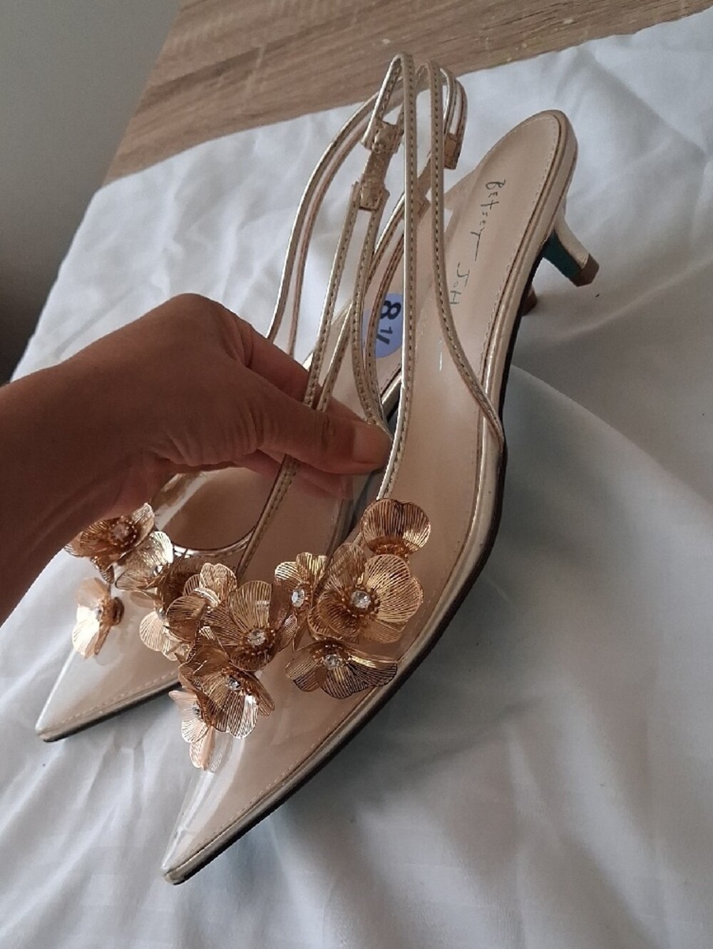 Betsey Johnson Gold Floral Rhinestone Pointed Toe Slingback Heels - Size 8.5 - Picture 2 of 9